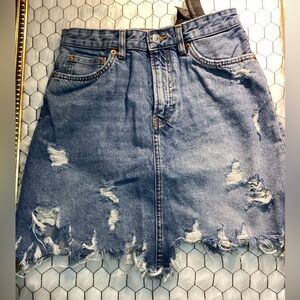 Zara Women’s Distressed Denim Mini Skirt Size Small